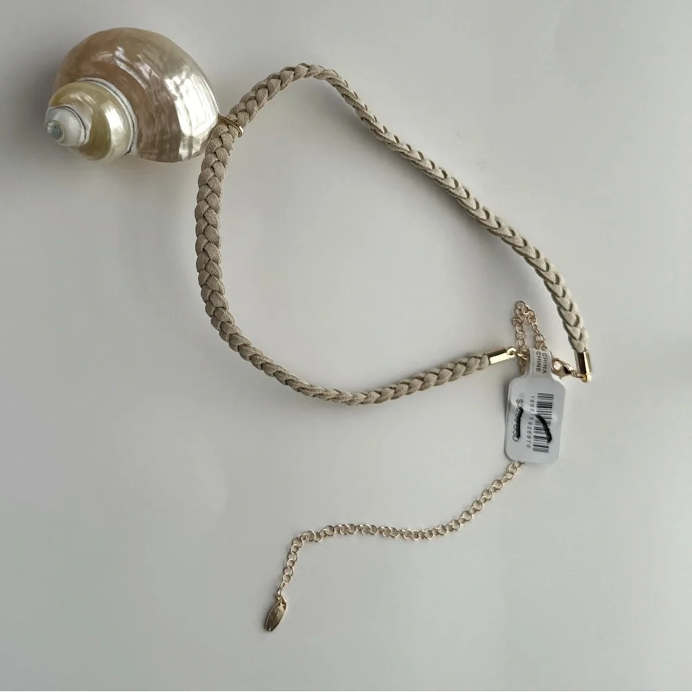 FREE PEOPLE x SERAFINA, SARA - Shell Choker in Neutral Ivory - Picture 9 of 11